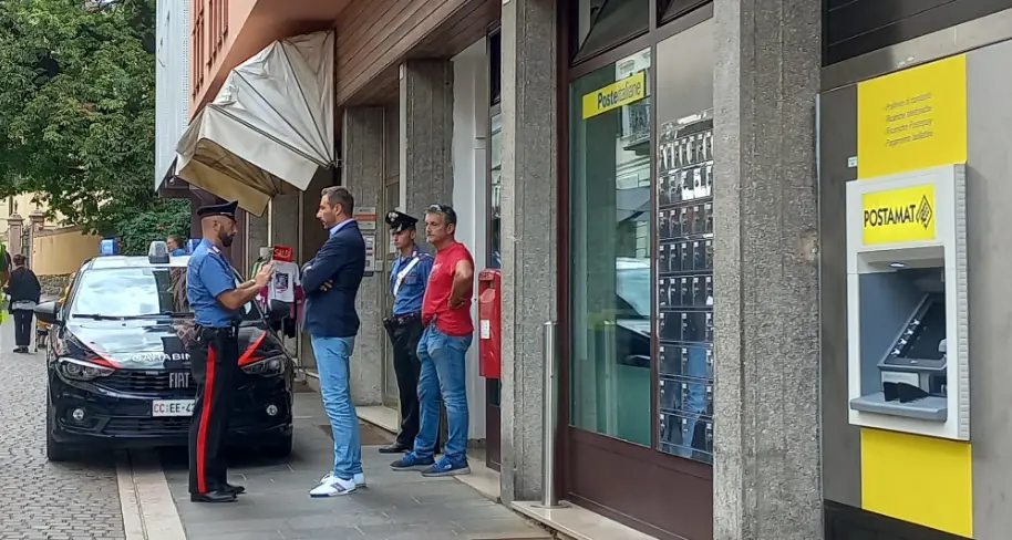 Rapina alle Poste di Levico: con un coltello minaccia gli impiegati e sparisce con 200 euro