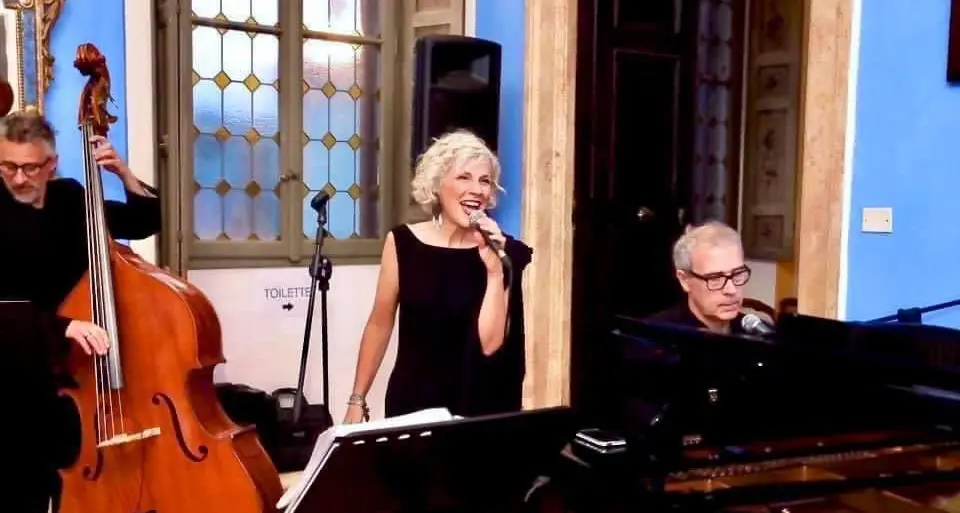 L'omaggio in musica a Gisella Ferrarin e Andrea Lo Vecchio a Cles