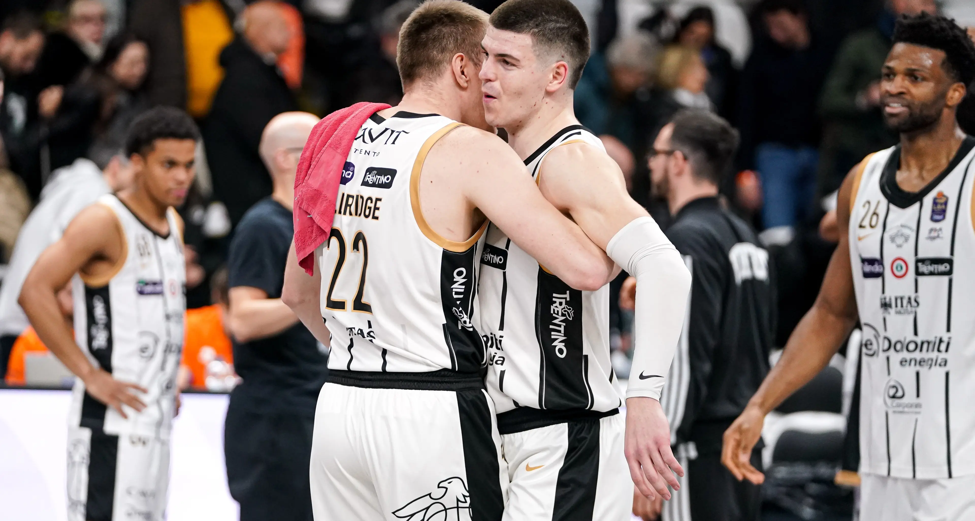 Aquila Trento, grandissimo colpo a Bologna: Virtus battuta 87-85 nel finale