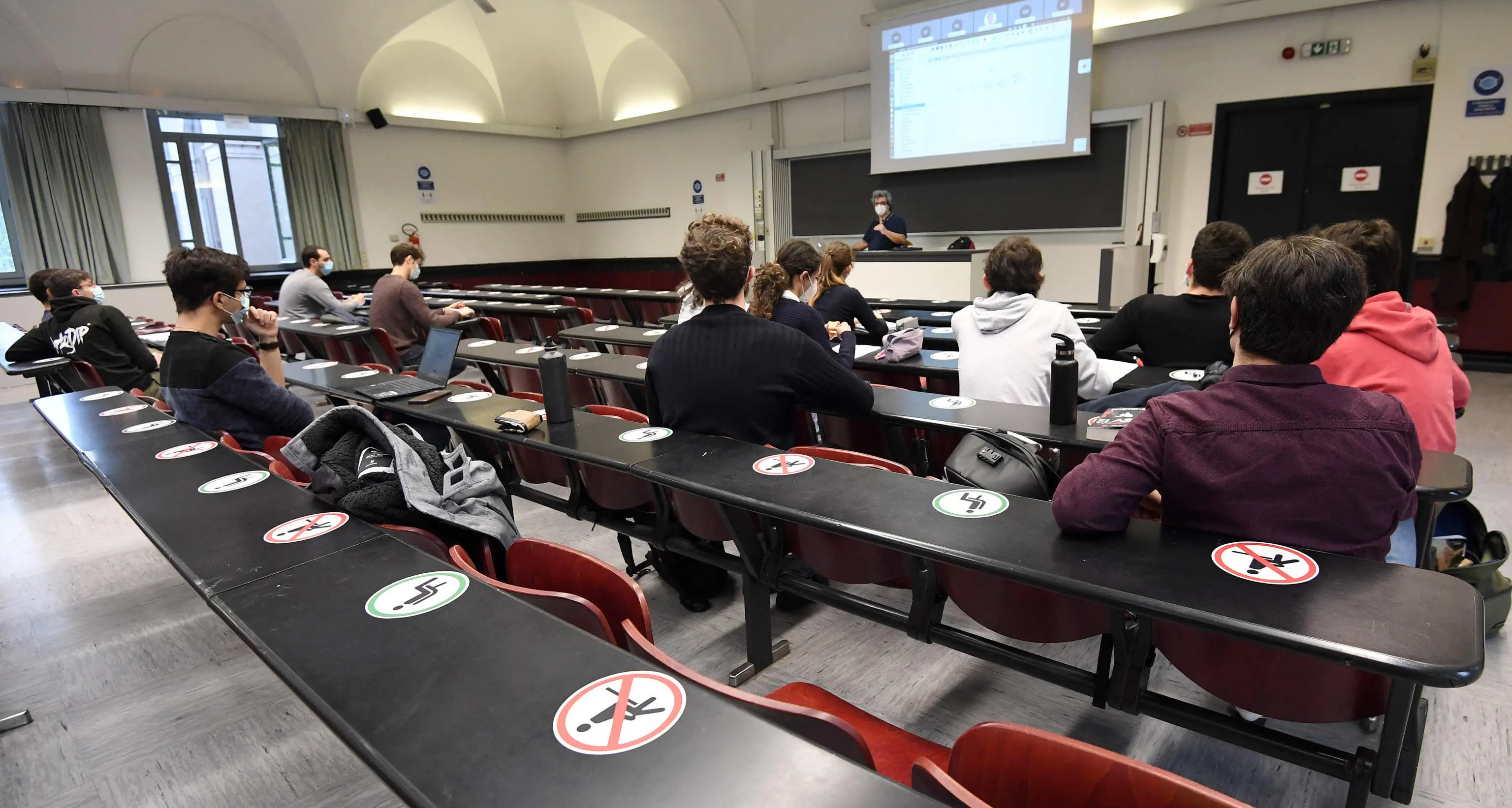Il ritorno degli universitari: Trento ne attende 17 mila (ma a lezione solo con il Green-pass)