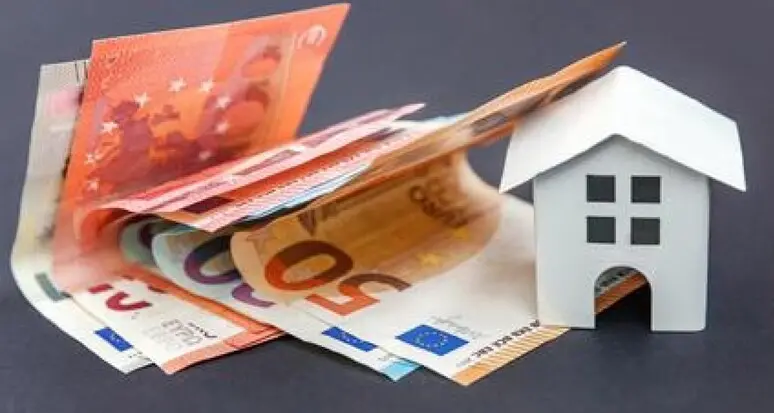 Codacons: famiglie in difficoltà, rispetto al 2021 un mutuo variabile costa 4.400 euro in più