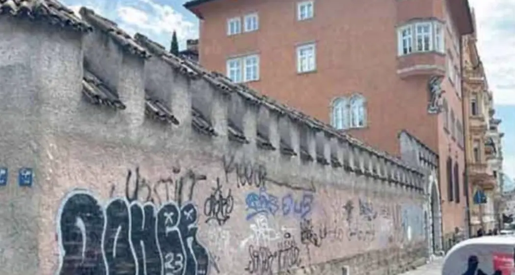 «Basta spray sui muri e vetrine abbandonate voglio Bolzano pulita»