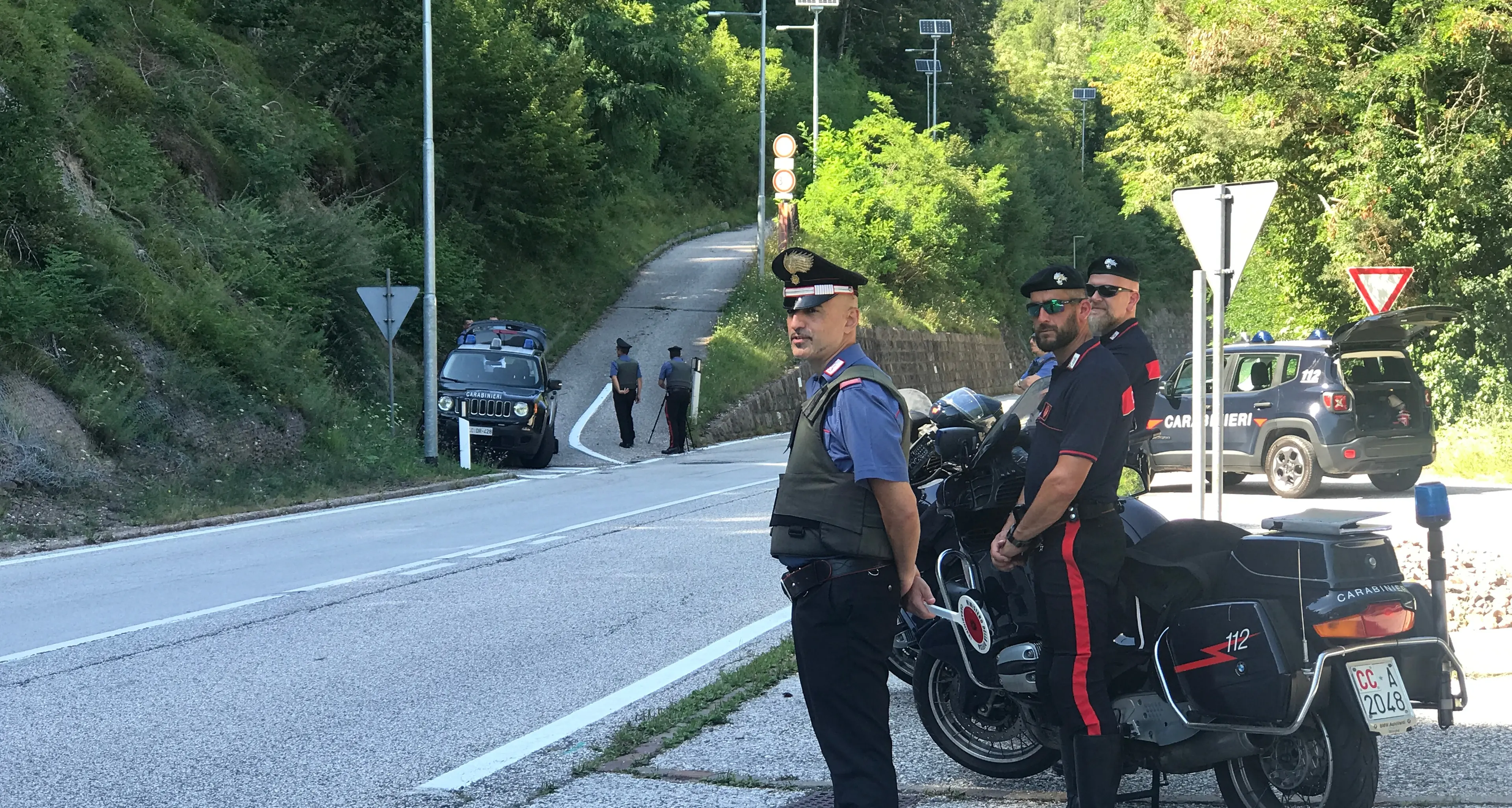 Predazzo, impennate e corse con il motorino, ma i Carabinieri lo identificano: 838 euro di multa e via la patente