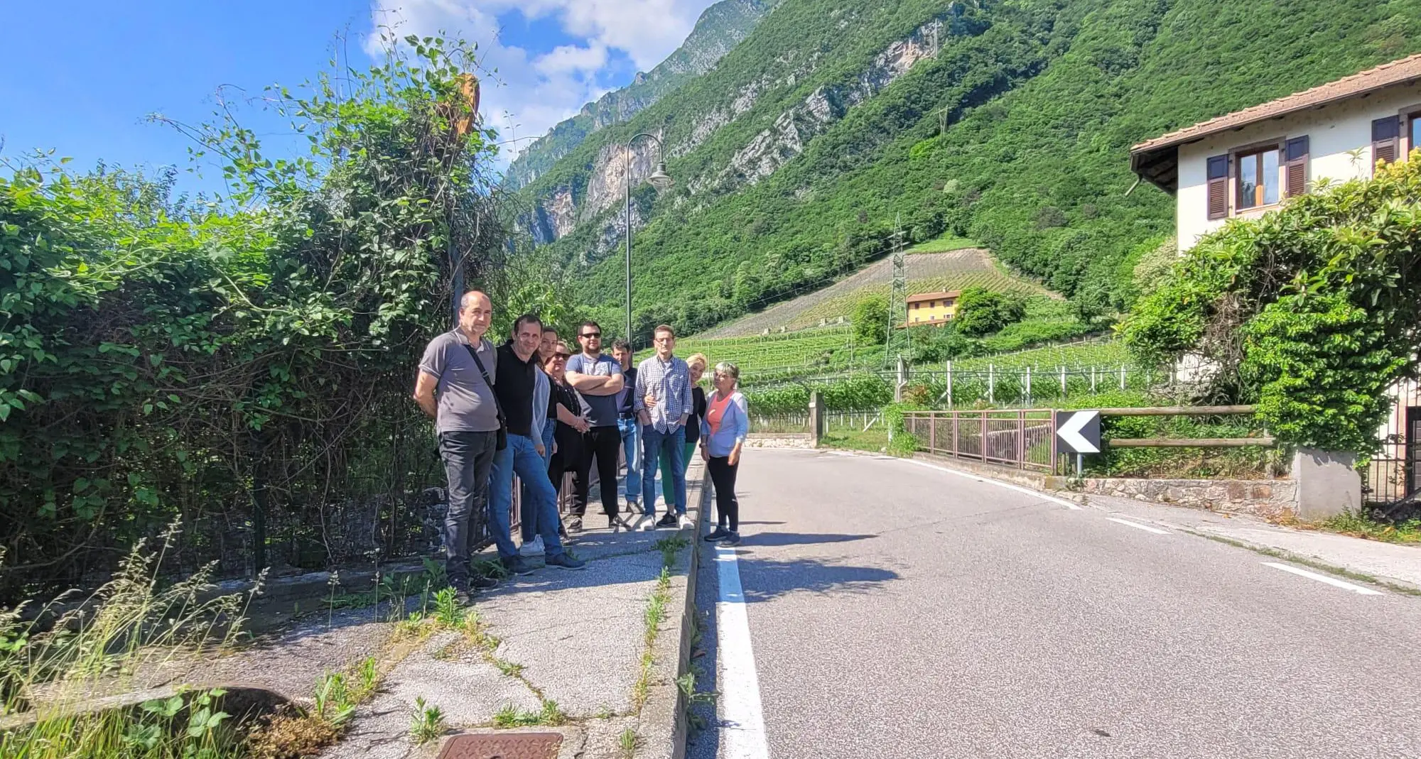 Ravina, la protesta: tre anni di cantiere per il nuovo ponte, via Costa San Nicolò si ribella