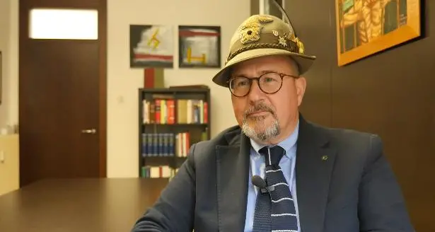 Gli alpini trentini all'Adunata di Vicenza: una ex scuola trasformata in alloggi in pochi giorni. Ma poi verrà rasa al suolo