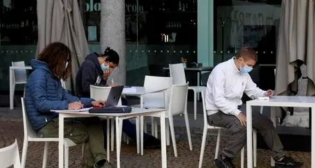 Studentessa bendata per l’interrogazione online, aperto un procedimento
