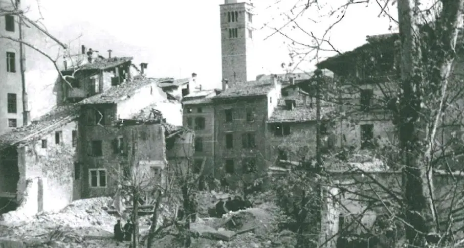 La guerra arrivata dal cielo: la Portela ridotta a macerie