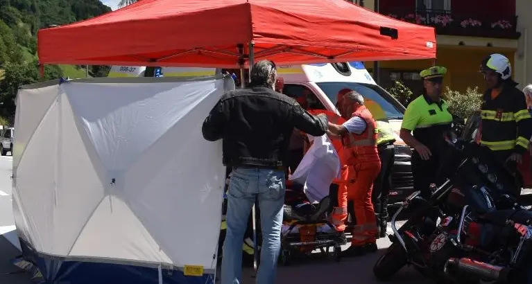 Incidente davanti alla farmacia di Roncone: ferito un uomo di 83 anni