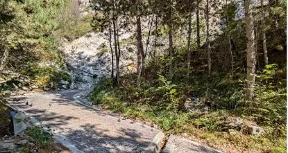 Con il navigatore affrontano la strada delle Longhe per il Monte di Mezzocorona, il Comune mette la stanga