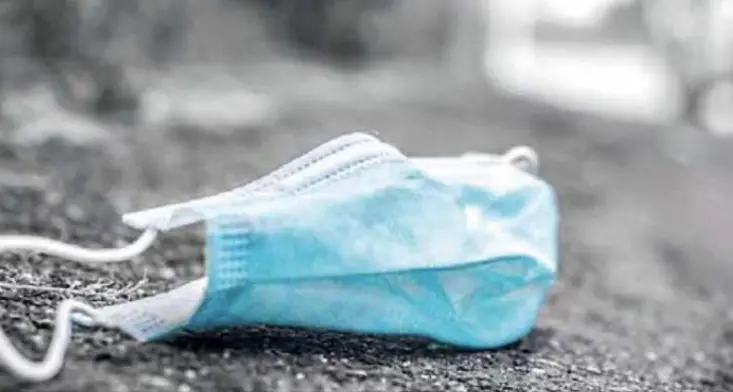 Mascherine buttate nel water, la fognatura pubblica finisce ko