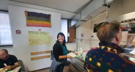 Sempre più persone si rivolgono al Punto d’Incontro: nel 2022 i pasti serviti sono stati 46mila, +40% rispetto all’anno prima