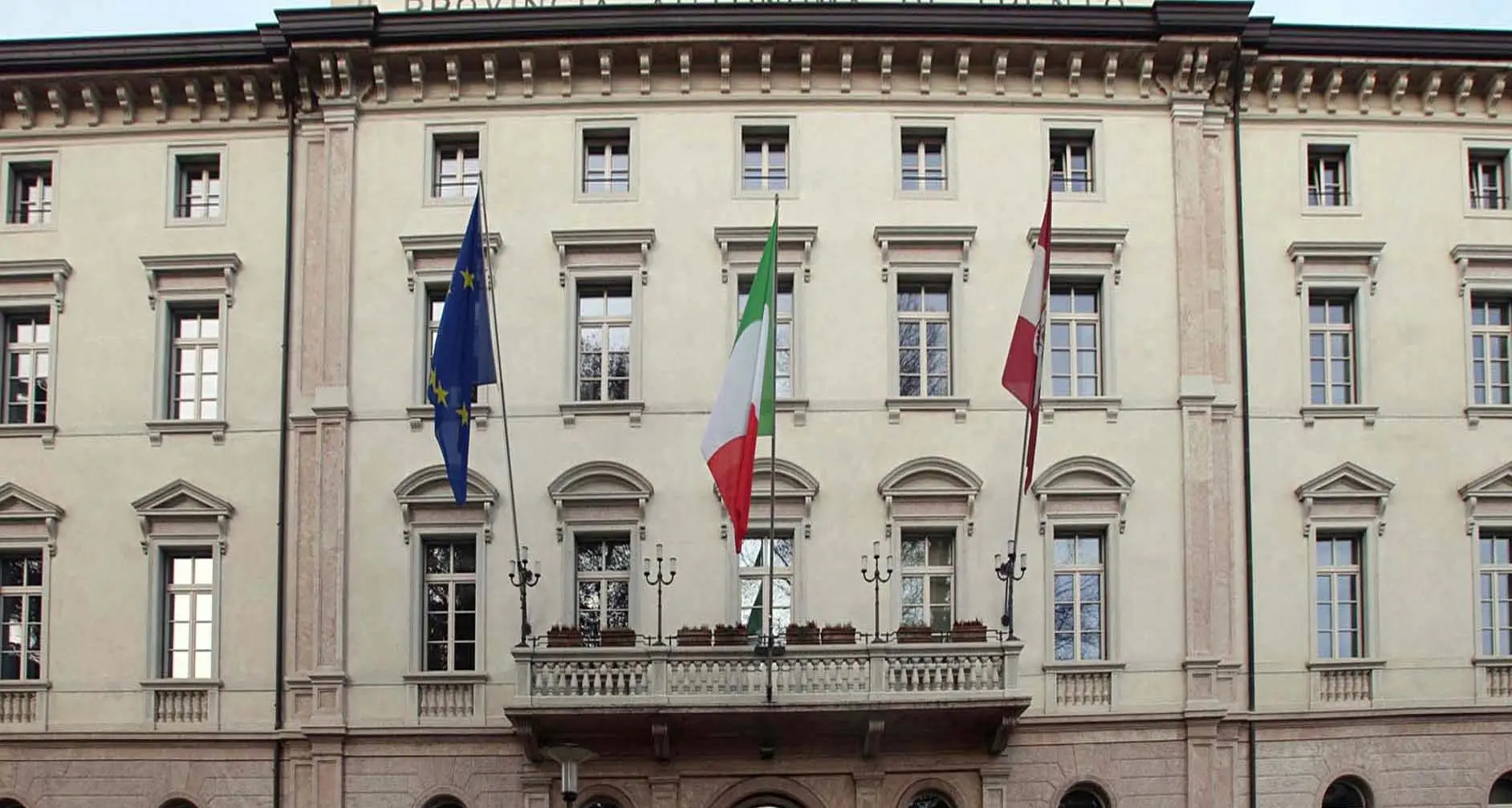 La Provincia cerca professionisti: architetti, informatici, specialisti di elicotteri, ecco i concorsi
