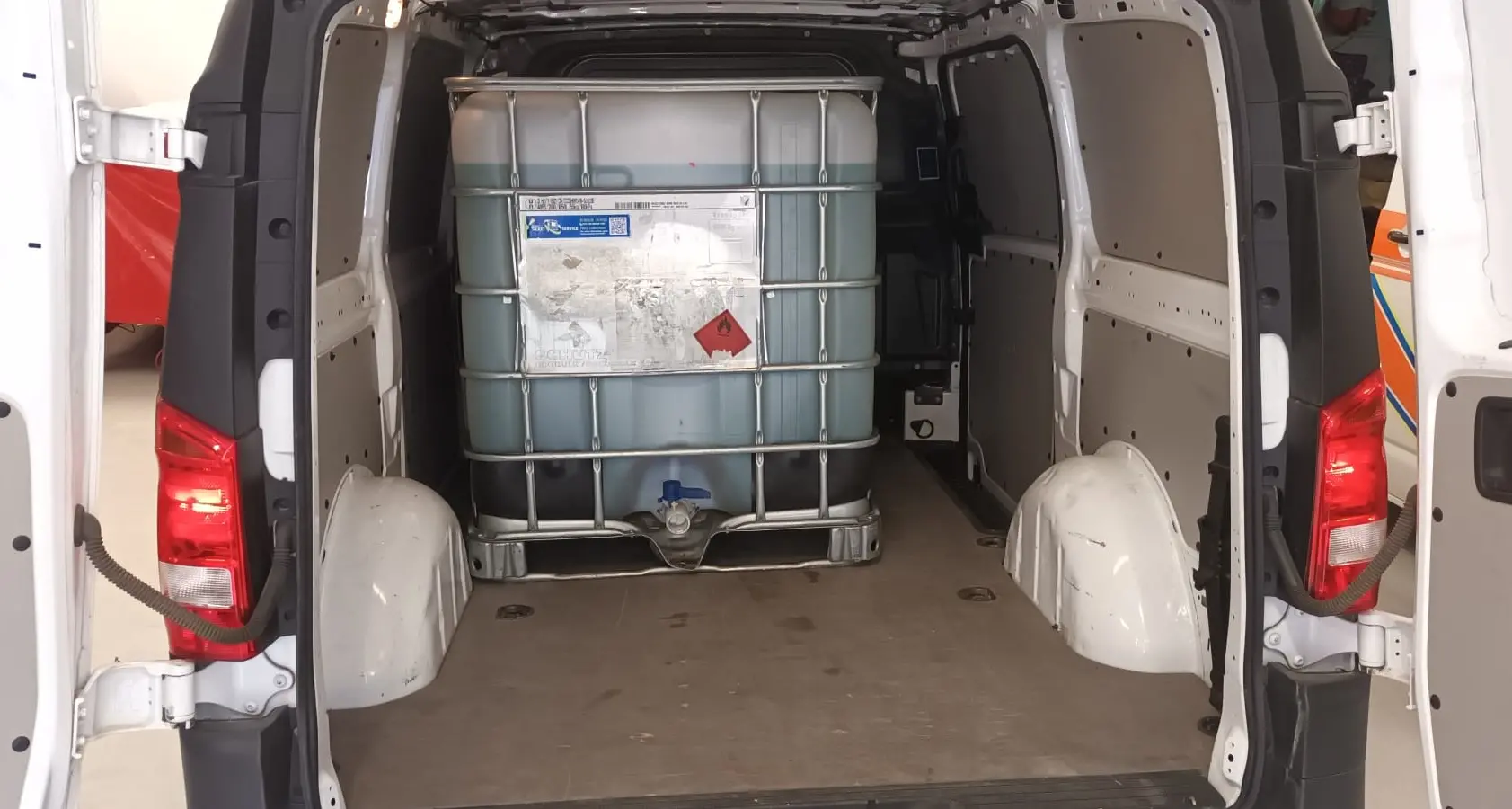 Ruba 1.000 litri di gasolio, arrestato dai carabinieri il conducente di un furgone