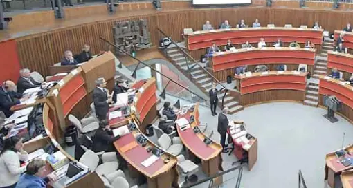 Pioggia di soldi ai consiglieri regionali: in busta paga altri arretrati per 13.400 euro