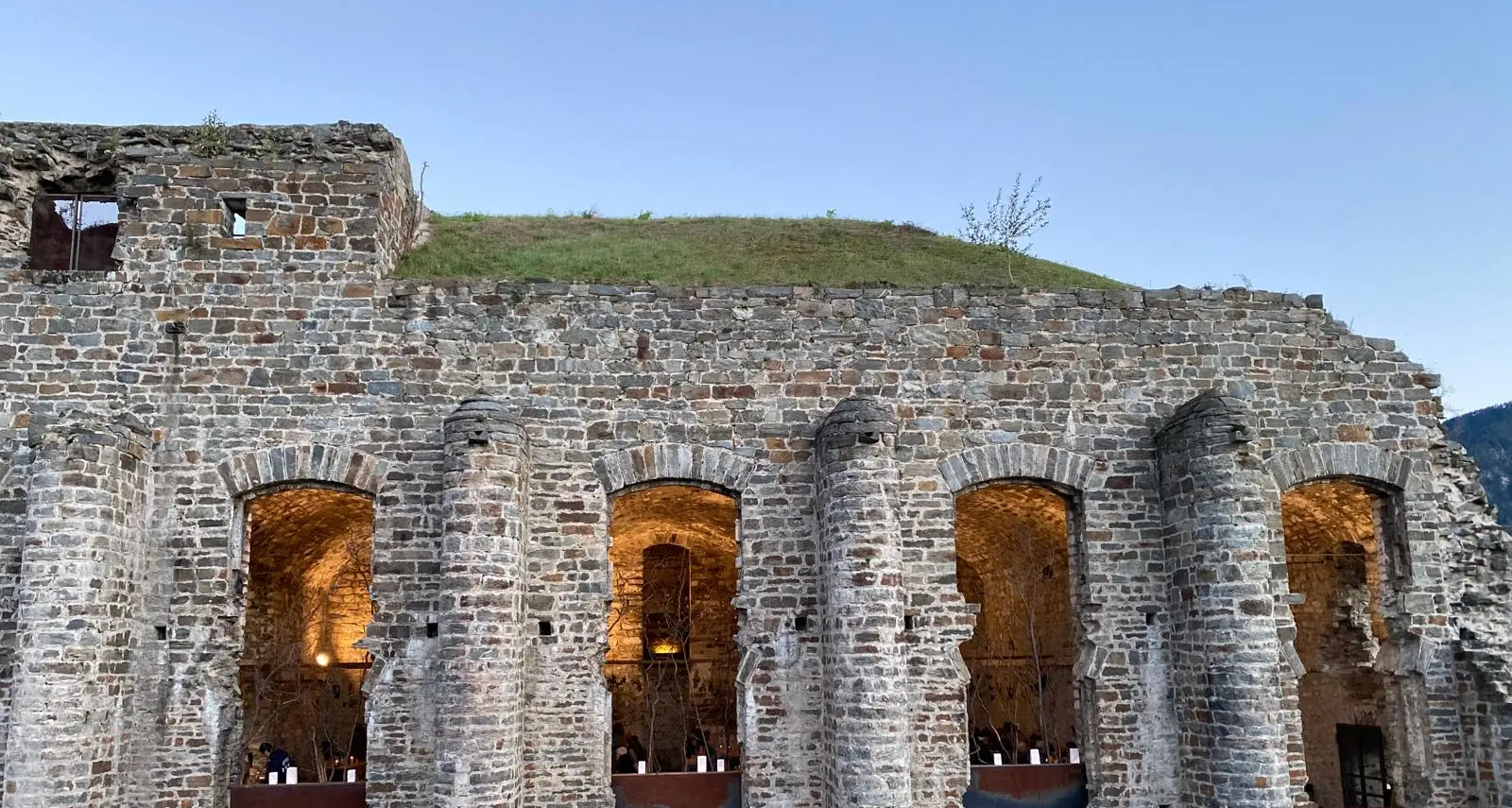 A Tenna un picnic sul prato del Forte. O una cena \"antica\" nei saloni con il festival CamminaMenti di sabato 31