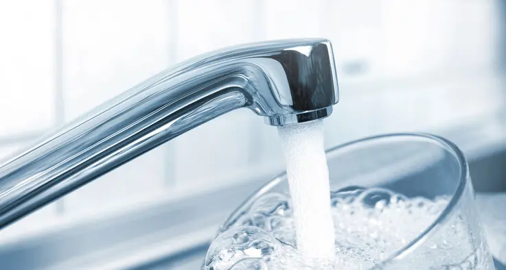 «Ristoratori, date l’acqua del sindaco ai vostri clienti»