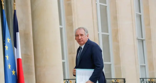Francia: Bayrou non entra nel governo, 'profondo dissenso'