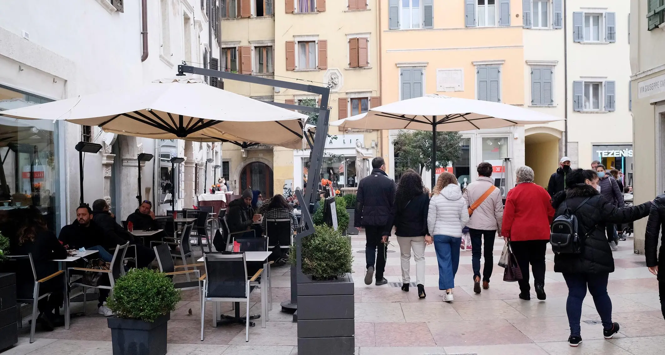 Plateatici per bar e ristoranti: proroga per tutto il 2022 della procedura semplificata