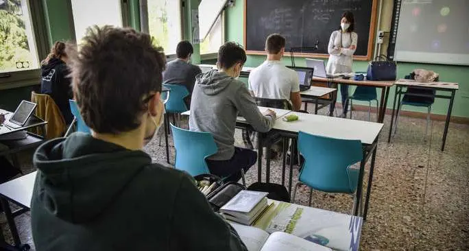 Scuola, corsa contro il tempo per trovare 1.800 docenti. Scontro tra Cgil e Provincia