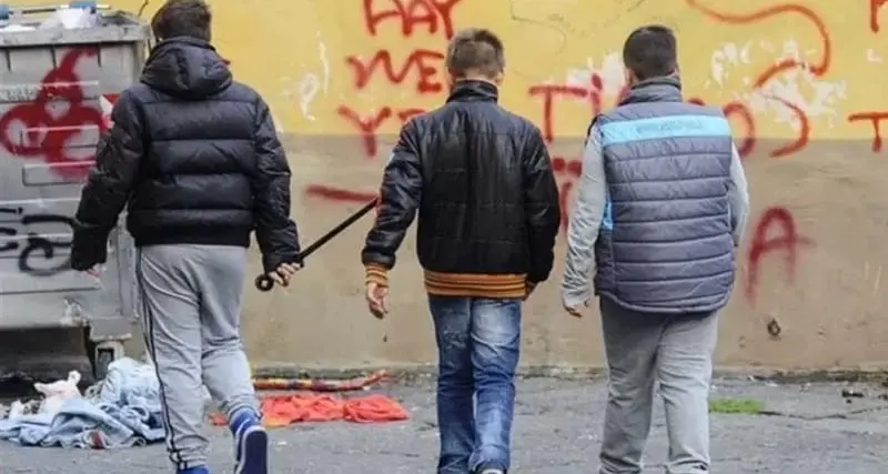 Brentonico, la baby gang spadroneggia: picchiato e minacciato un anziano, il sindaco chiede aiuto alle istituzioni