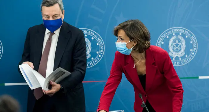 Draghi: «Il Green pass è una misura per continuare a svolgere le attività in sicurezza» – ECCO LE NORME