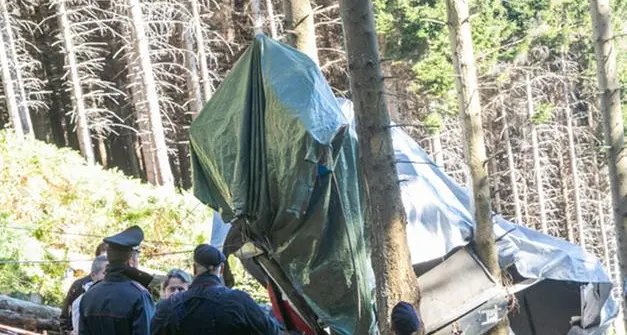 Mottarone, la perizia: \"Fune corrosa prima dell'incidente, i controlli avrebbero evitato la tragedia\"