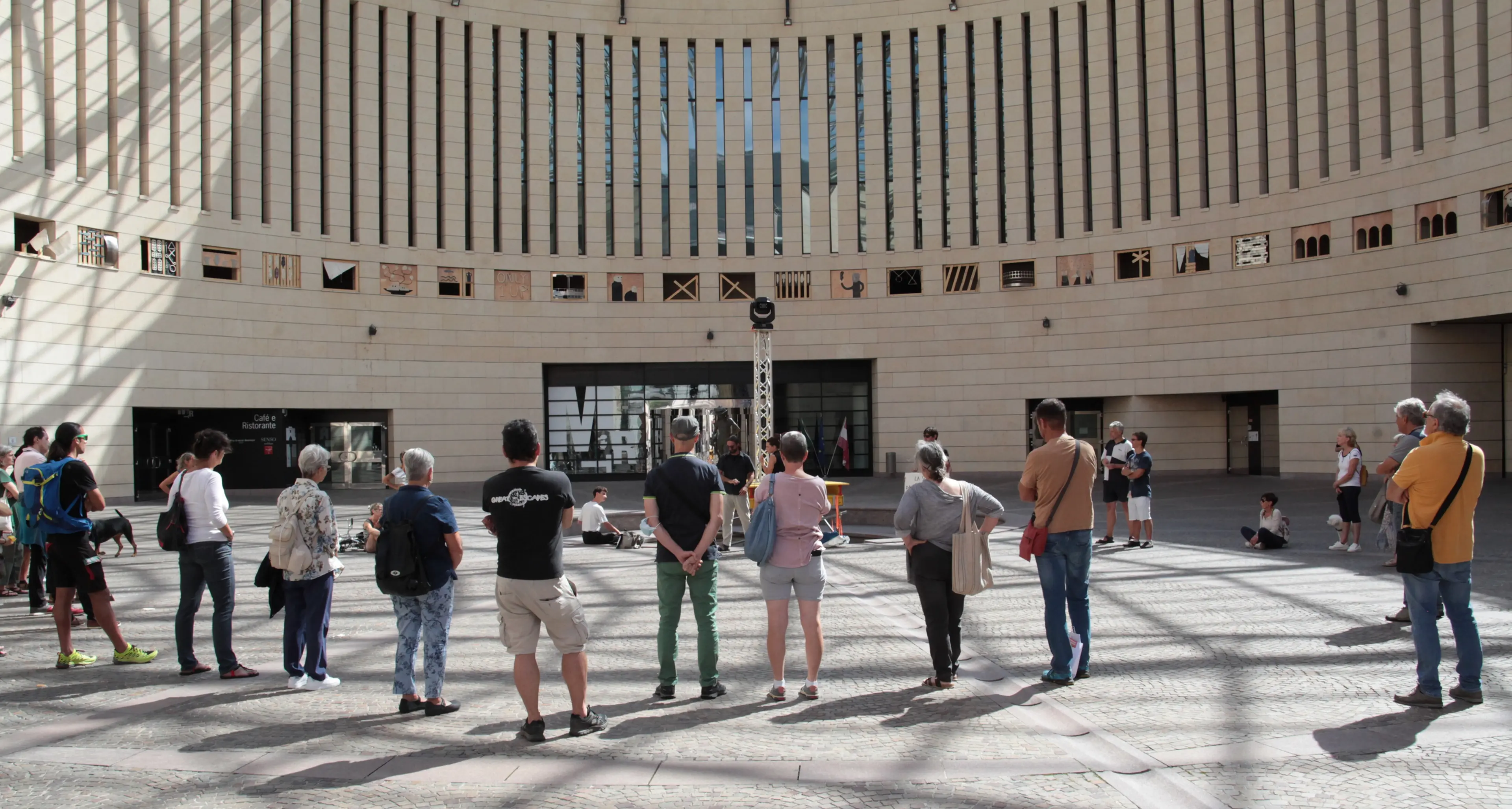 Blitz dei «no-pass» nella piazza del Mart: in testa il sindacalista Usb, oggi ritrovo all’area no-Tav