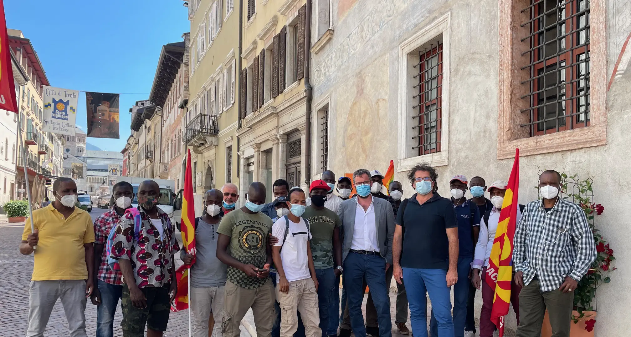 Gli operai «invisibili» della Ricicla 2 saranno assunti, l’annuncio del sindaco Franco Ianeselli