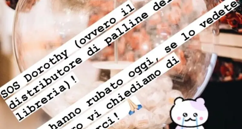 Trento, in San Martino un gesto gentile (un disegno al posto del quadro trafugato) e poi l’odioso furto del distributore di palline