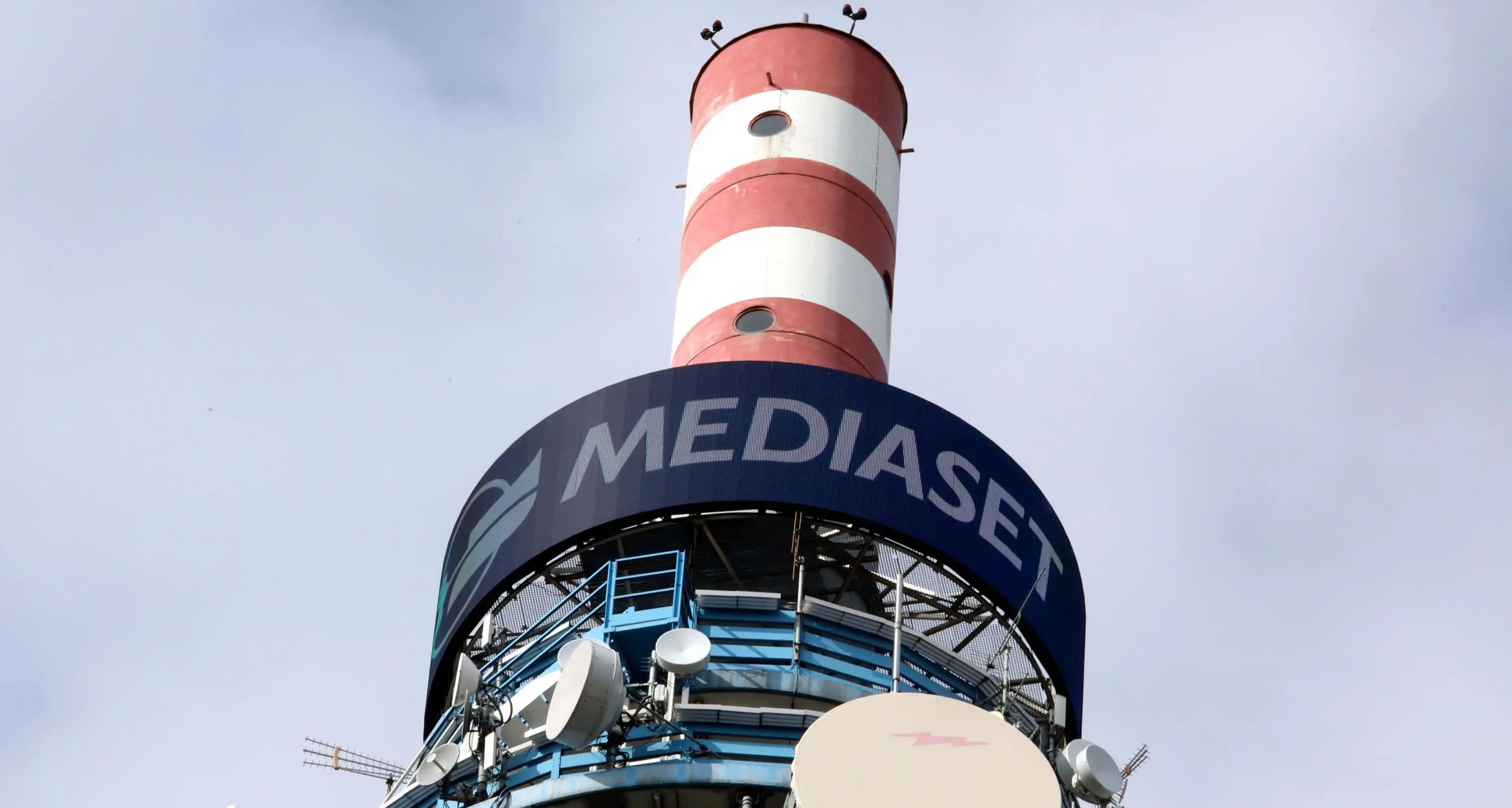 Nuove frequenze per la televisione digitale: Mediaset anticipa lo «switch off» di altri tre ripetitori: ecco le zone interessate