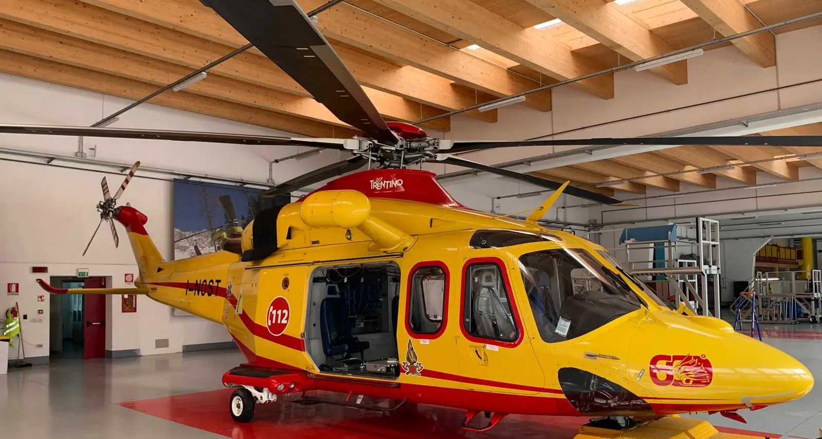 Due ore senza neanche un elicottero abile al volo, ma dopodomani torna quello con il portellone sostituito