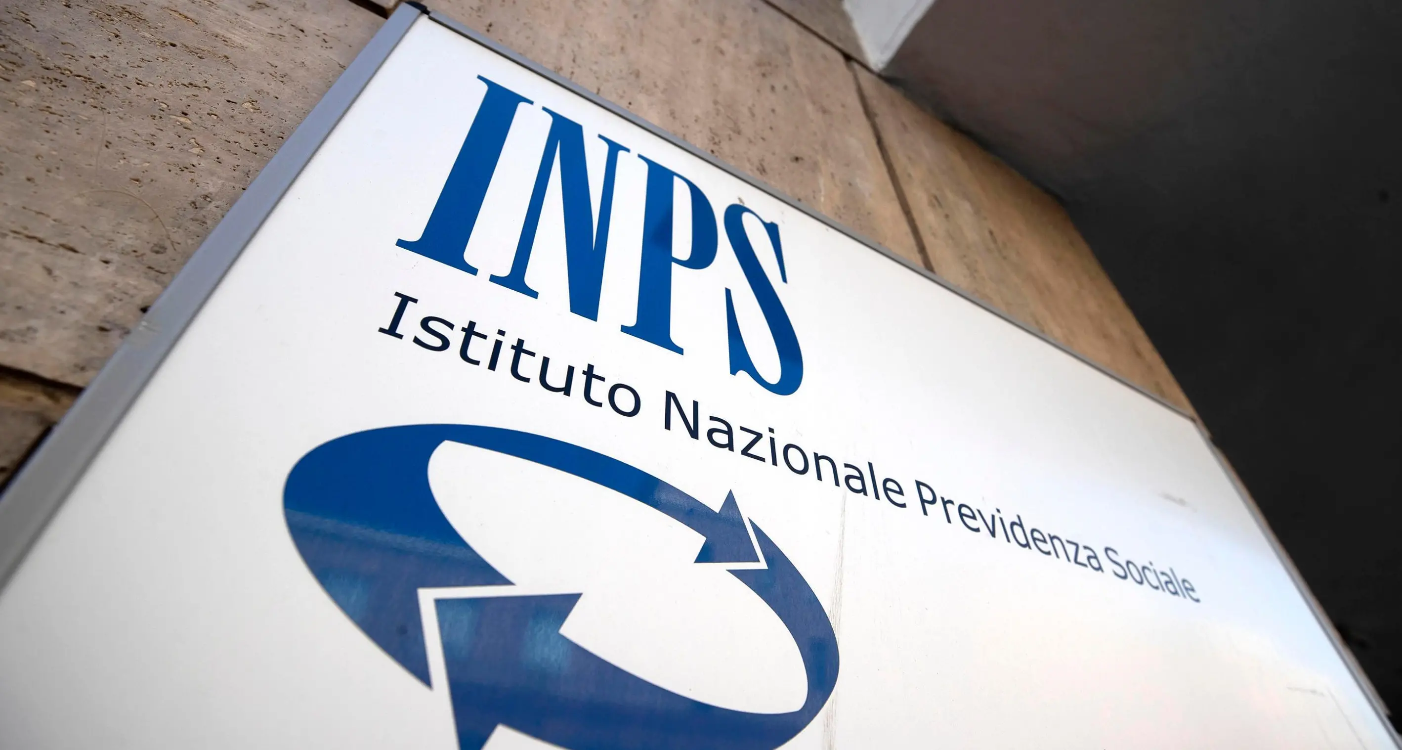 Inps, meno lavoratori, più pensionati, che fare? «Aumentare gli stipendi, altrimenti ci ritroveremo tutti poveri»
