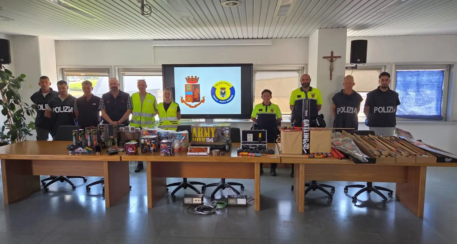 Identificato l’uomo dei botti: denunciato 43enne, trovati esplosivi e droga