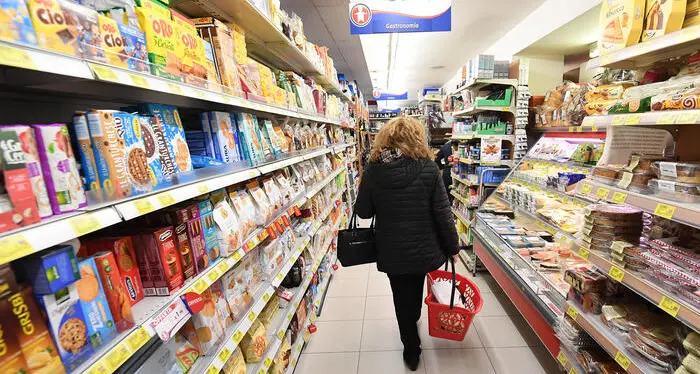 Trentino, sempre più famiglie in difficoltà: si taglia su tutto, pure sulla carne