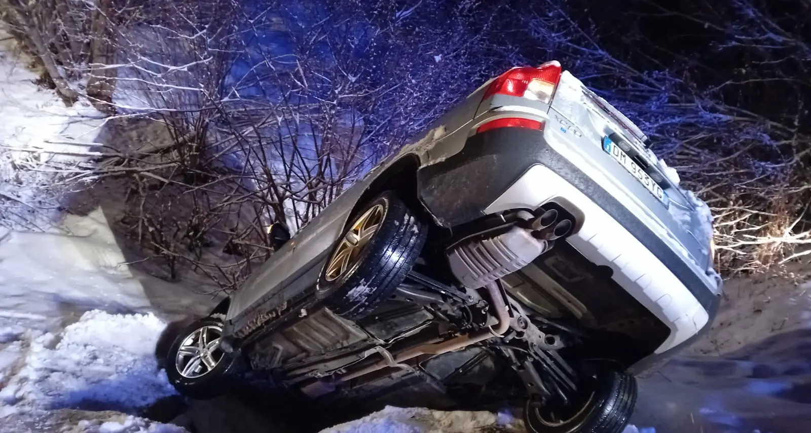 Accostano per fare la pipì e dalla piazzola precipitano nella scarpata: recuperati dai soccorritori a Pinzolo