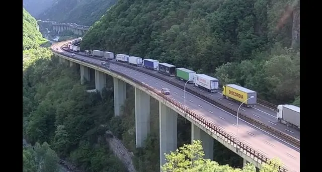 Brennero: 80 km di coda di tir dopo festività in Austria