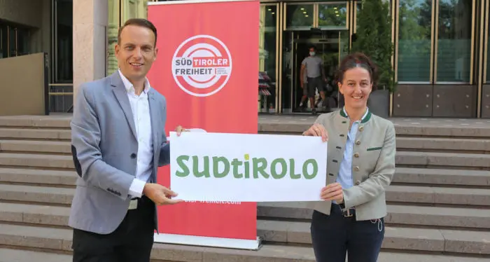 Togliere “Alto Adige” dai documenti ufficiali e chiamarlo in italiano “Sudtirolo”, depositata la richiesta dei Freiheit