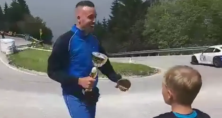 «Ho vinto la Trento Bondone senza gareggiare»: storia dello spettatore che salva la corsa al pilota – VIDEO