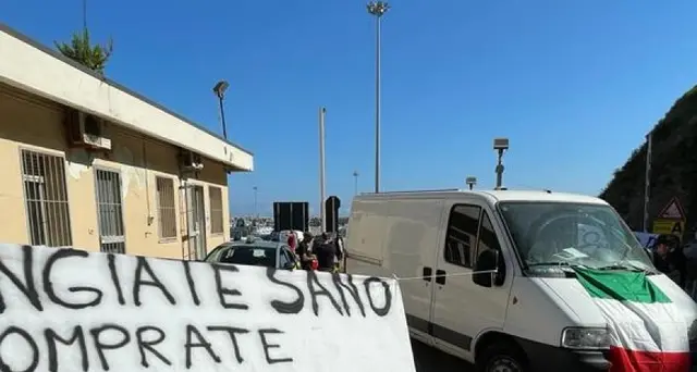 Caro gasolio: pescatori Vasto bloccano pesce 'straniero'