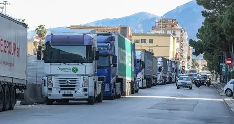 Rincaro dei carburanti e delle tariffe dell’energia, autotrasportatori trentini preoccupati per quanto sta accadendo nel resto d’Italia