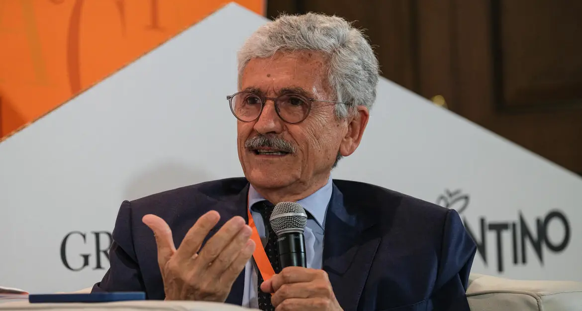 Ucraina, D’Alema: “D’accordo, mandiamo le armi. Ma cosa vuol dire vinceremo la guerra combattendo con una potenza nucleare?»