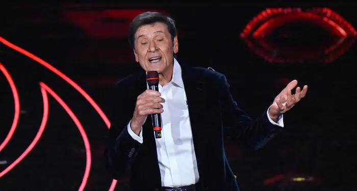 Sanremo, grande commozione per l’omaggio di Gianni Morandi a Lucio Dalla
