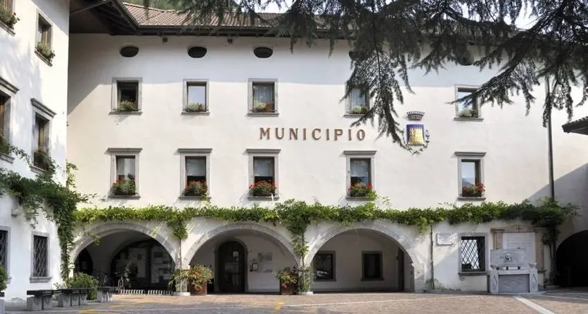 «Pranzi di lavoro», ma la Corte dei Conti bacchetta due ex amministratori di Storo