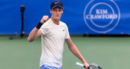 Wimbledon, Sinner rimonta e vola agli ottavi: battuto Halys