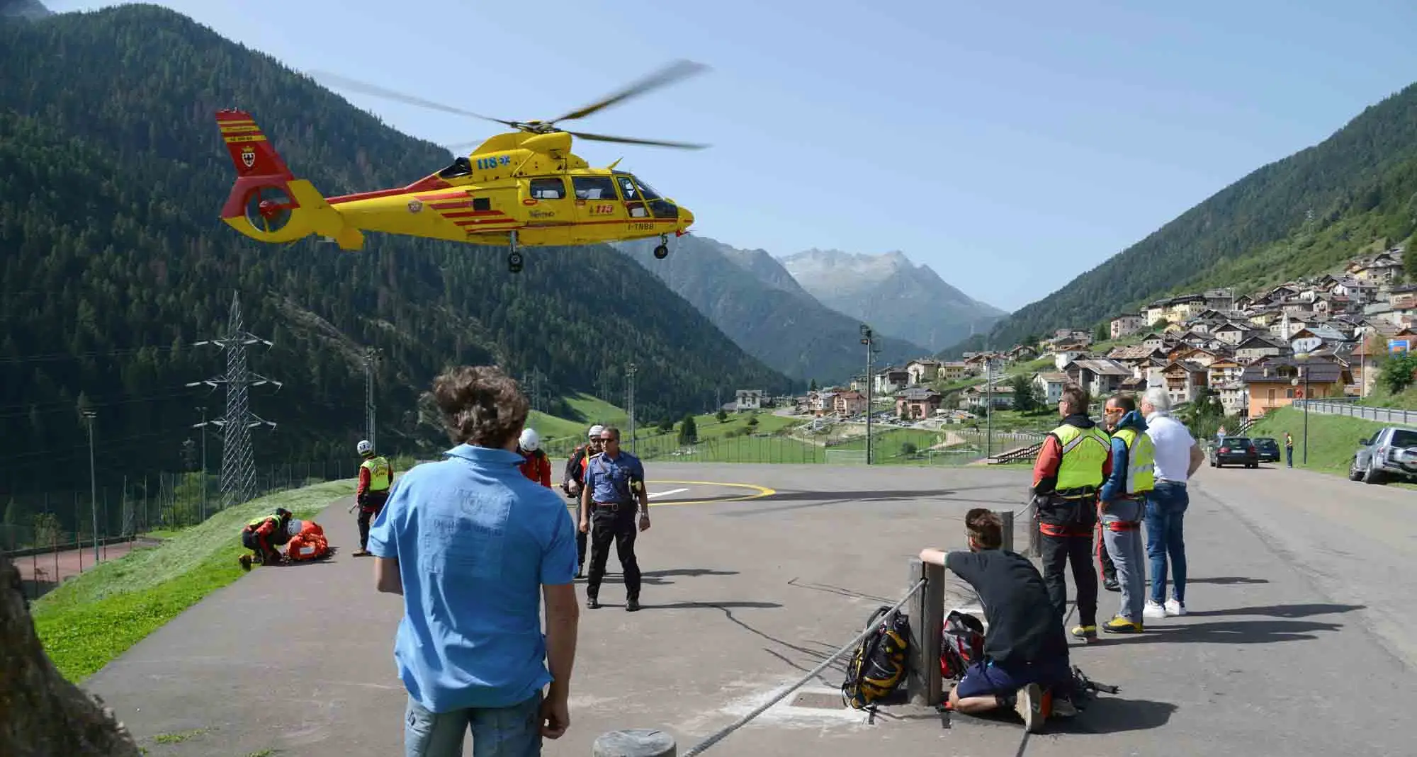 Presanella, scarica di sassi su due alpinisti, trascinati a valle per trenta metri
