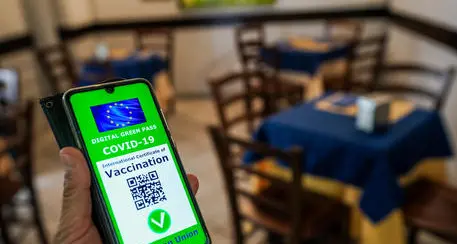 Ordinanza Green Pass, Fugatti aspetta ancora e spera di togliere ai gestori l’obbligo dei controlli