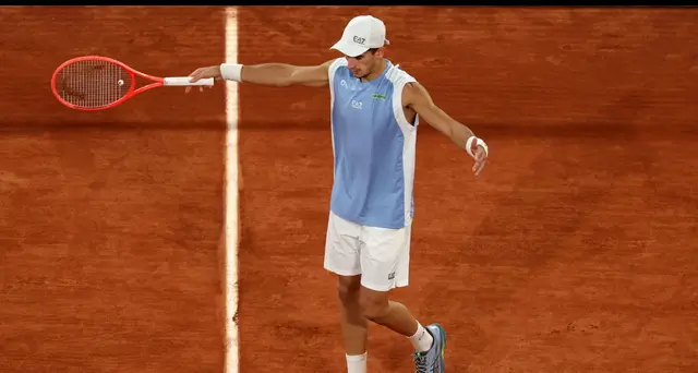 Roland Garros: Berrettini si ritira, semifinale è Arnaldi-Cobolli