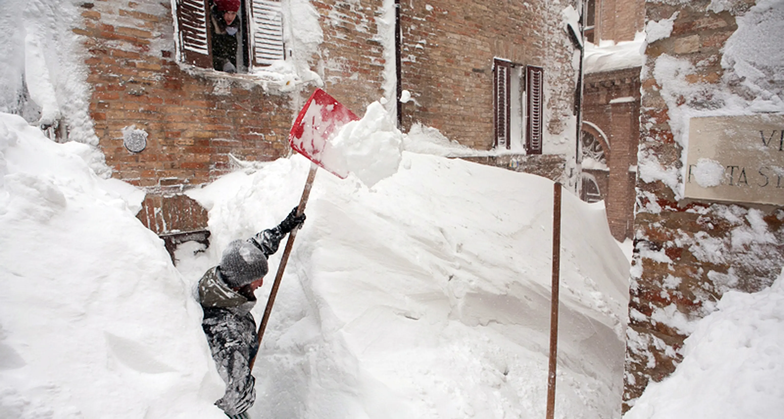 Arriva la neve, e il sindaco di Mezzocorona avverte: «Ognuno faccia la sua parte, spalate»