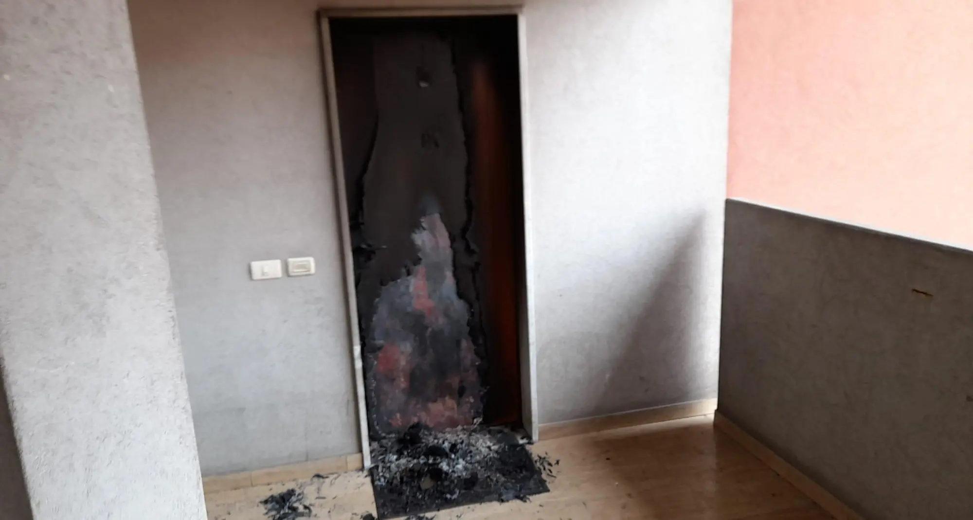 Rovereto: bruciata la porta all'appartamento di uno straniero, di proprietà del Gruppo 78