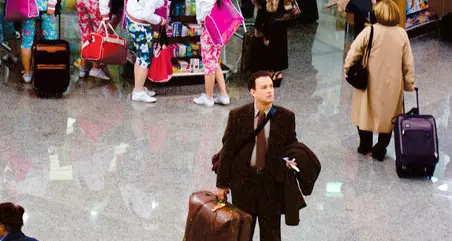 Addio al senzatetto che ispirò “The Terminal” a Spielberg. Rifugiato iraniano, è morto all'aeroporto di Parigi